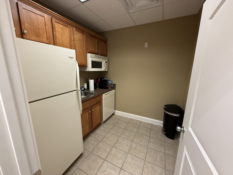 More Photos Of 444 Lewis Hargett Cir, Lexington Office For Sale