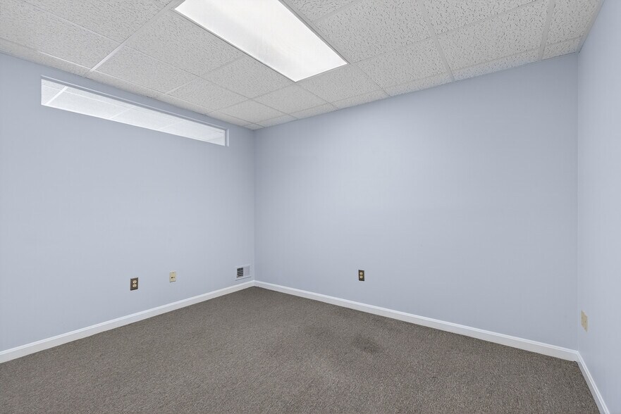 More Photos Of 519 Darby Creek Rd, Lexington Office For Sale