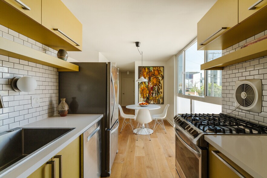 More Photos Of 40 18th Ave, Venice Apartments For Sale