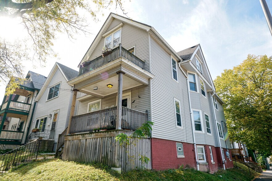 More Photos Of 1825 N Astor St, Milwaukee Apartments For Sale