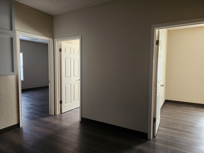 More Photos Of 2501 Summerhill Rd, Texarkana Office For Sale