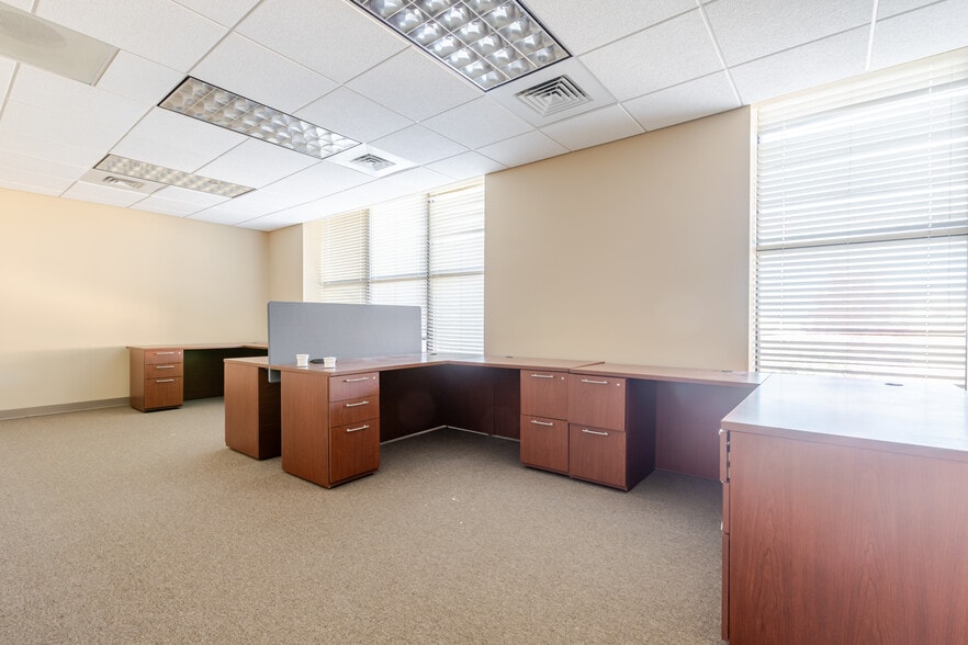 More Photos Of 140 E Main St, Rock Hill Office For Lease