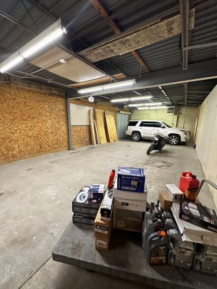 More Photos Of 5225 NE Chouteau Tfwy, Kansas City Freestanding For Lease