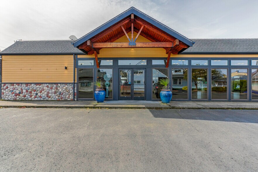 More Photos Of 915 Main Ave, Tillamook Veterinarian Kennel For Lease