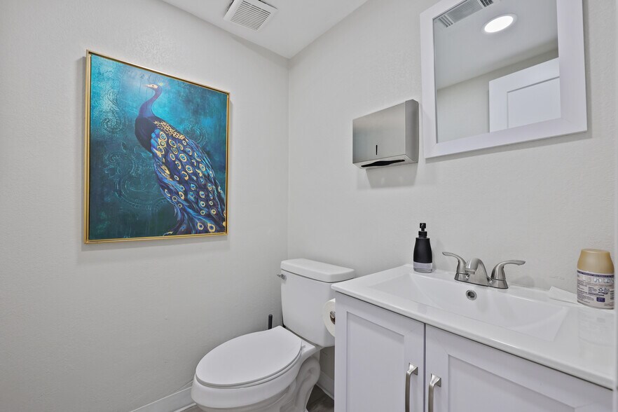 More Photos Of 20713 Aldine Westfield Rd, Houston Office Residential For Sale