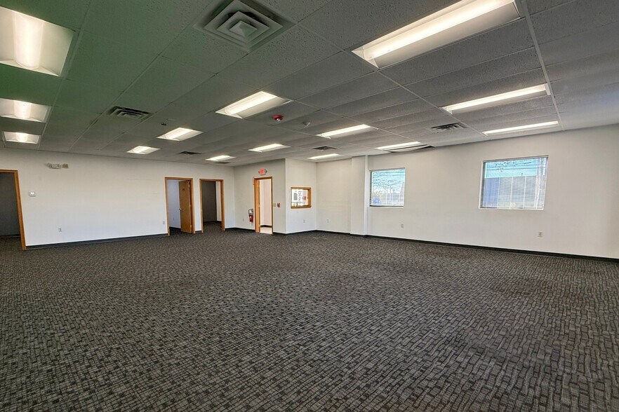 More Photos Of 167 Commerce St, East Haven Warehouse For Lease