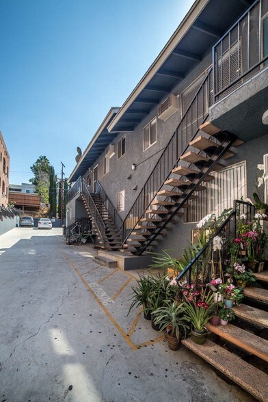 More Photos Of 140 S Westmoreland Ave, Los Angeles Apartments For Sale