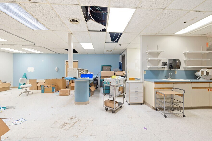 More Photos Of 1637 Mineral Spring Ave, North Providence Medical For Lease