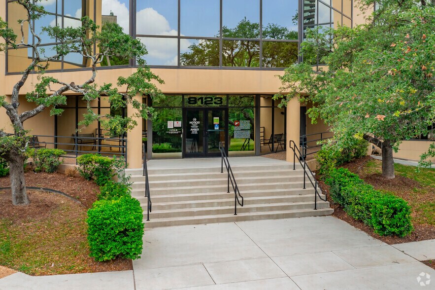 More Photos Of 8123 Datapoint Dr, San Antonio Office For Lease