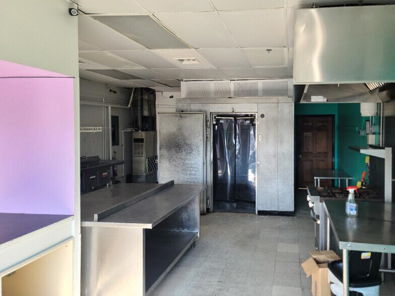 More Photos Of 40 Industry Rd, Marstons Mills Office For Sale