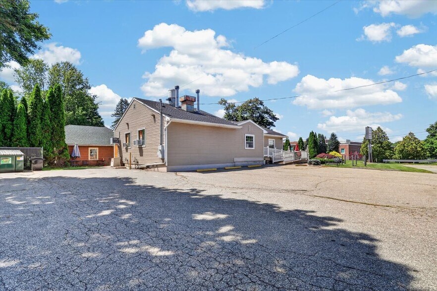 More Photos Of 11 E Pattagansett Rd, Niantic Restaurant For Sale