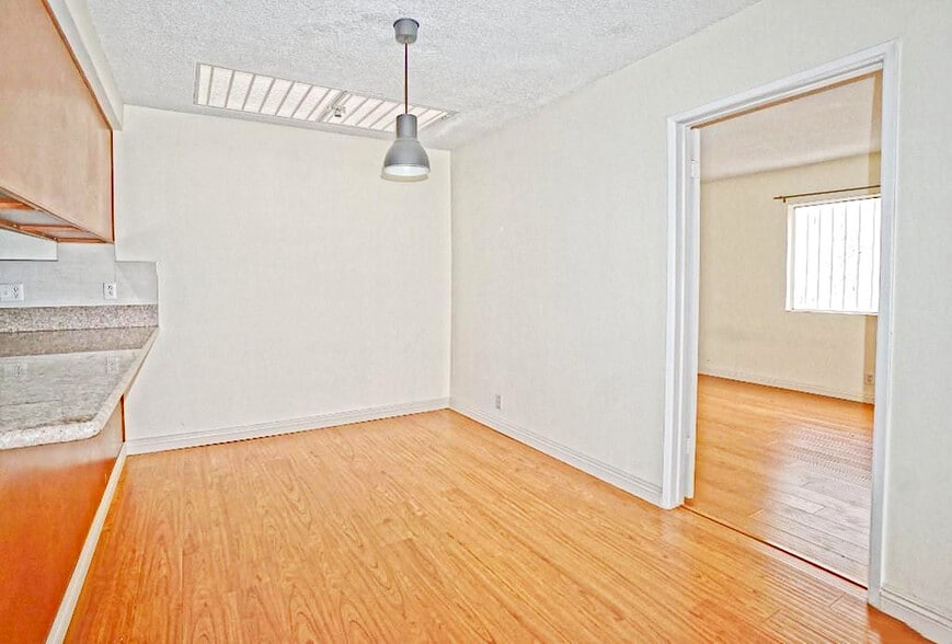 More Photos Of 933 New Depot St, Los Angeles Apartments For Sale