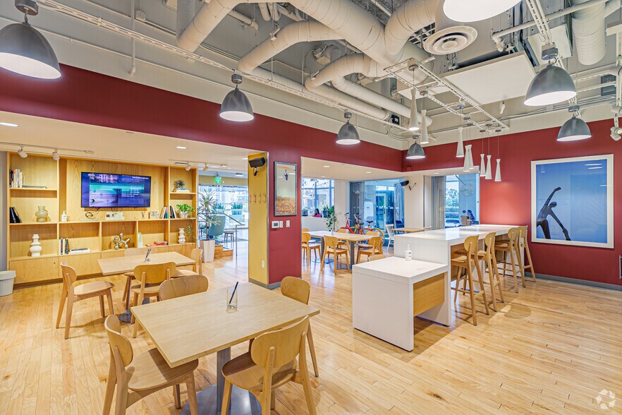 More Photos Of 4660 La Jolla Village Dr, San Diego Office For Lease
