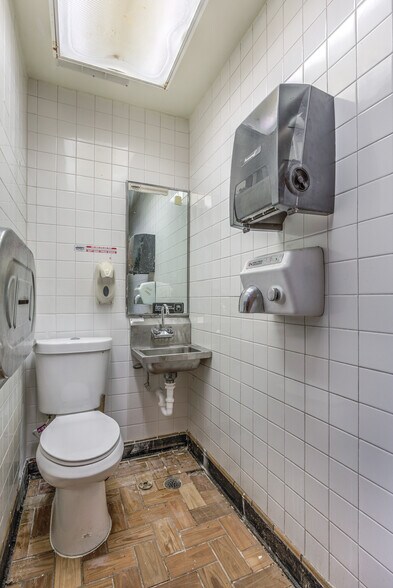 More Photos Of 6125 Natural Bridge Ave, Saint Louis Bar For Lease