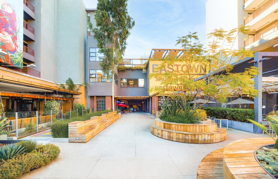 More Photos Of 6201 Hollywood Blvd, Hollywood Apartments For Lease