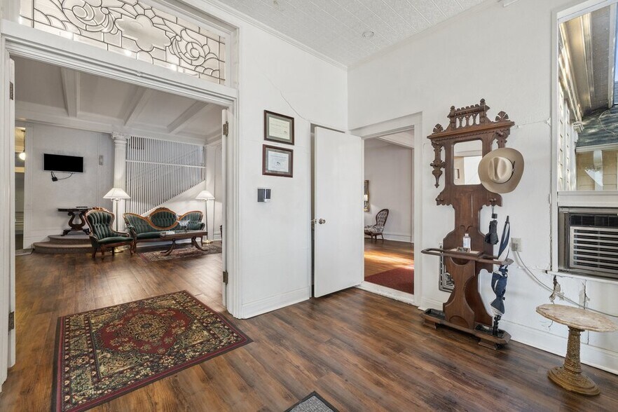 More Photos Of 503 Talbot St, Taylor Funeral Home For Sale