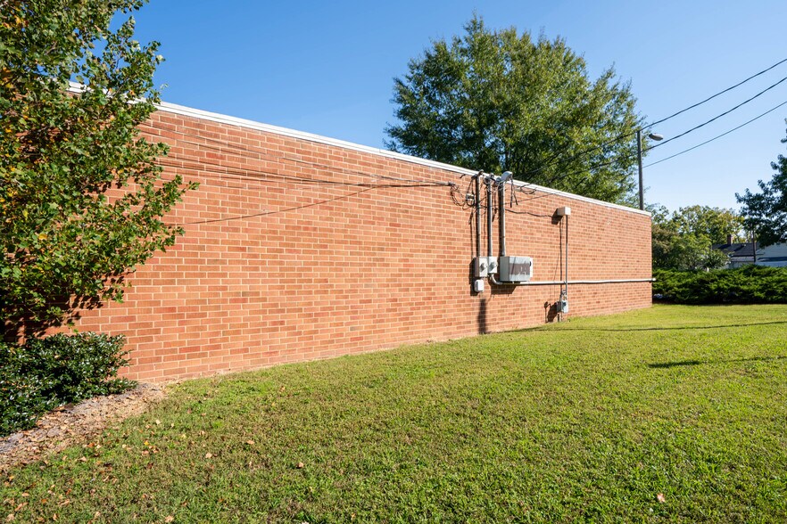 More Photos Of 902-904 Cleveland St, Durham Flex For Lease