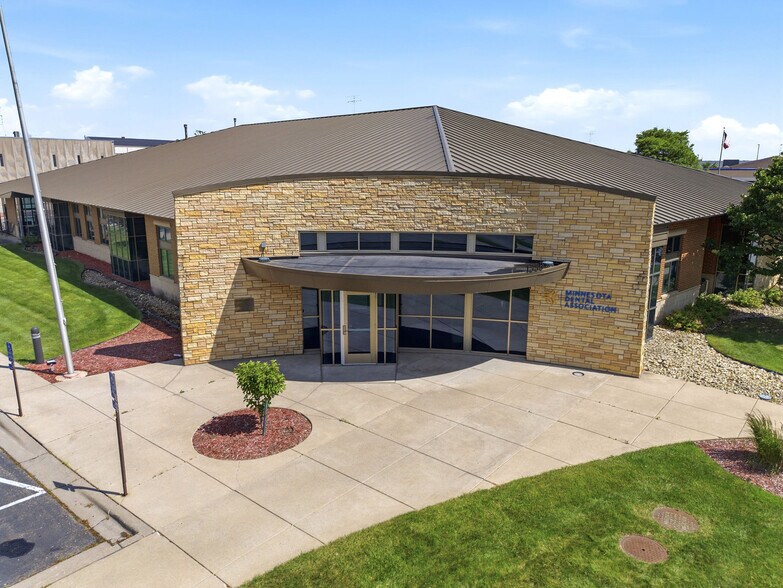 More Photos Of 1335 Industrial Blvd, Minneapolis Office For Sale