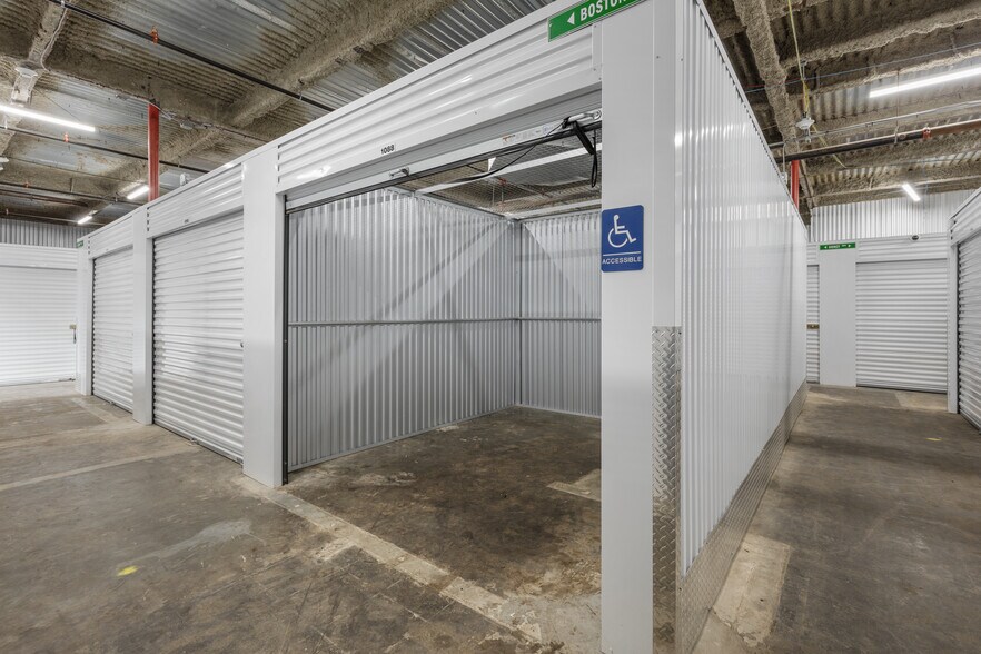 More Photos Of 301 Medic Ln, Alvin Self Storage For Sale