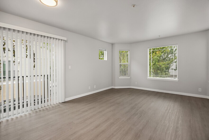 More Photos Of 2901 S 45th St, Tacoma Apartments For Sale