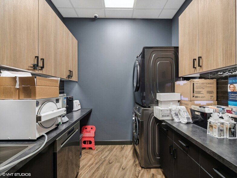 More Photos Of 3916 N Broadway St, Chicago Storefront Retail Office For Sale