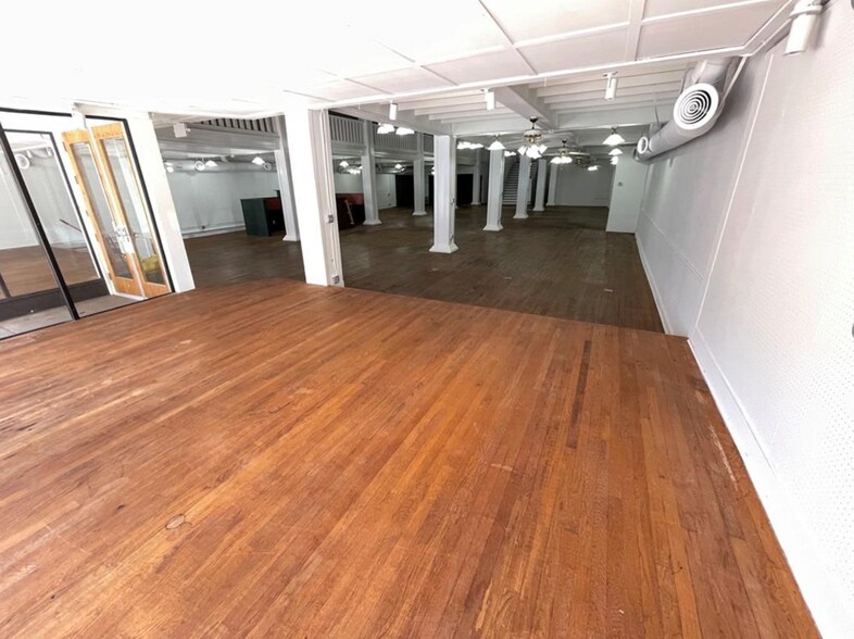 More Photos Of 410 W Chickasha Ave, Chickasha Storefront For Sale