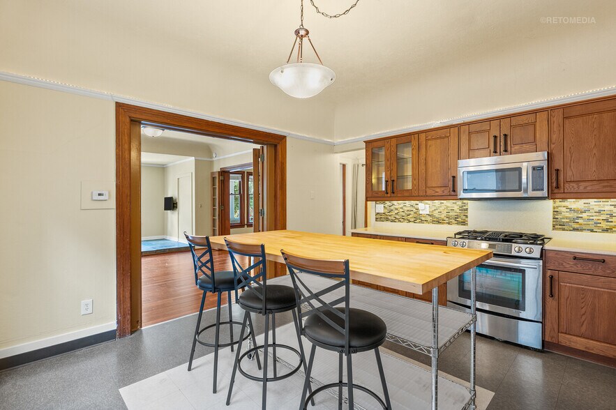 More Photos Of 2222 NW Irving St, Portland Apartments For Sale