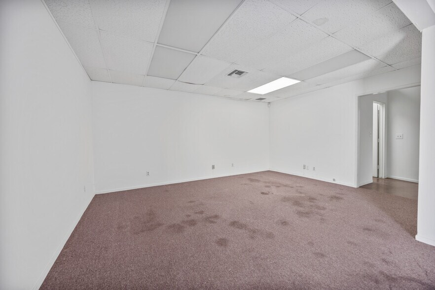 More Photos Of 15201 Prairie Ave, Lawndale Flex For Sale