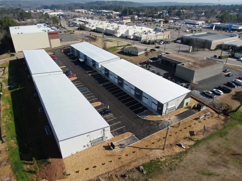 More Photos Of 3890 Douglas Way, Hoover Industrial For Lease