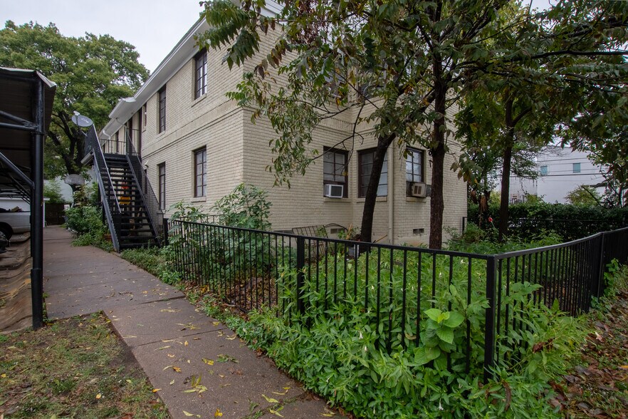 More Photos Of 2203-2209 N Fitzhugh Ave, Dallas Apartments For Sale