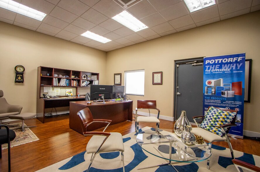 More Photos Of 104 Vantage Point Dr, West Columbia Showroom For Lease