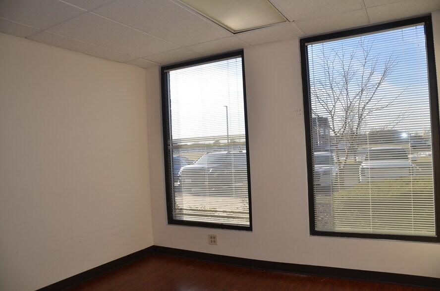 More Photos Of 4255 Westbrook Dr, Aurora Medical For Lease