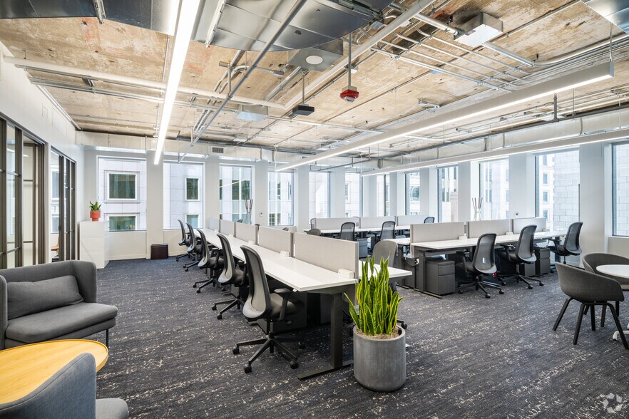More Photos Of 311 W Monroe St, Chicago Coworking Space