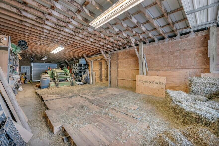 More Photos Of 16449 S Boone Rd, Columbia Station Specialty For Sale