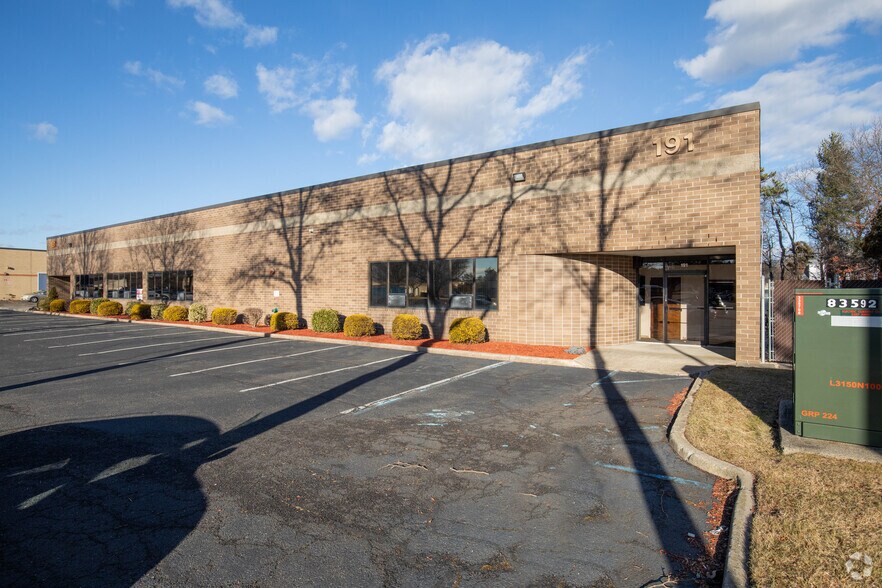 More Photos Of 181-191 Remington Blvd, Ronkonkoma Warehouse For Sale