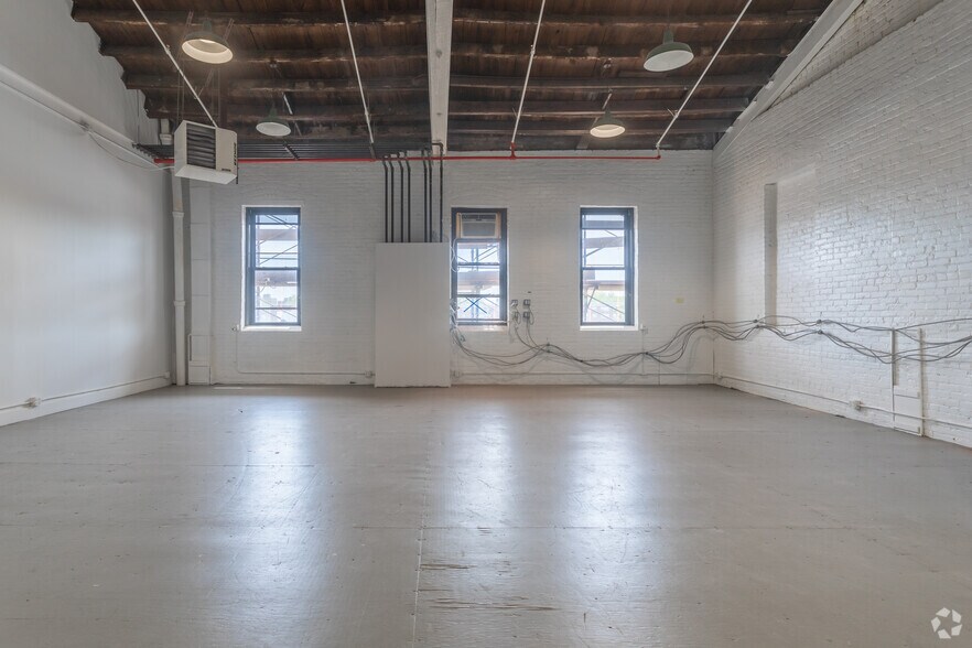 More Photos Of 3511 9th St, Long Island City Office Residential For Lease