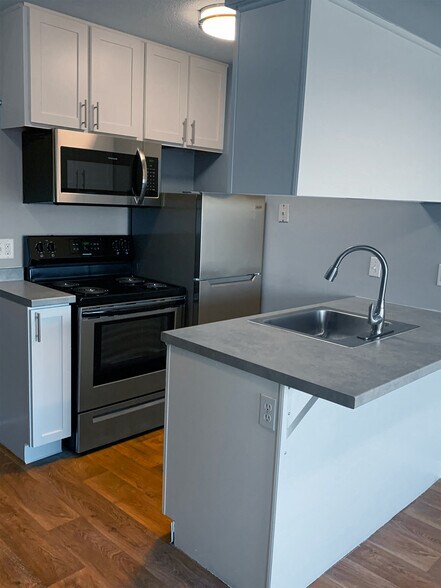 More Photos Of 3908 Cedar Grove Pky, Eagan Apartments For Sale