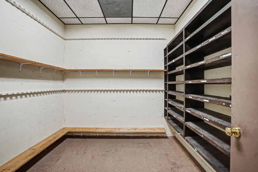 More Photos Of 3021 E Victory Dr, Savannah Office For Sale