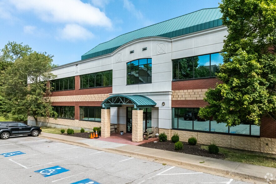 More Photos Of 4770 N Belleview Ave, Gladstone Office For Lease