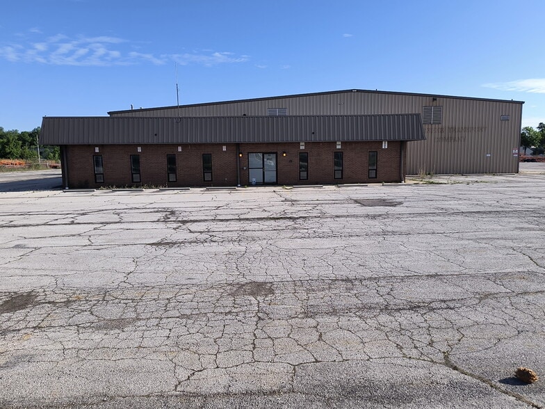 More Photos Of 5211 Oster Rd, Sheffield Village Truck Terminal For Lease
