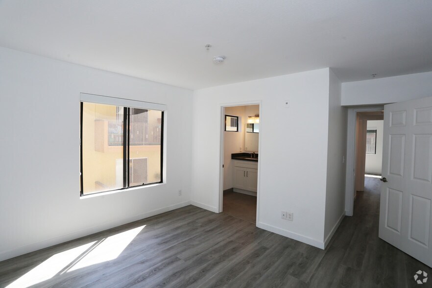 More Photos Of 8815 Cynthia St, West Hollywood Apartments For Sale