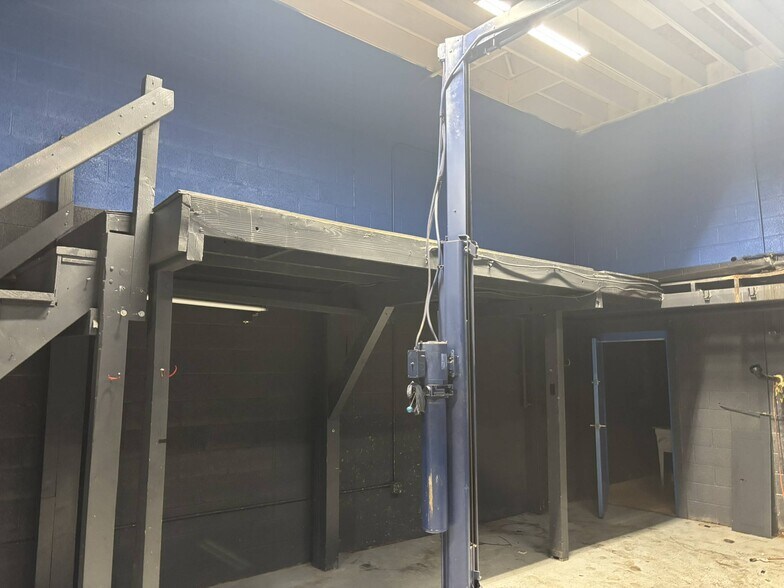 More Photos Of 7740 W Indian School Rd, Phoenix Auto Repair For Lease