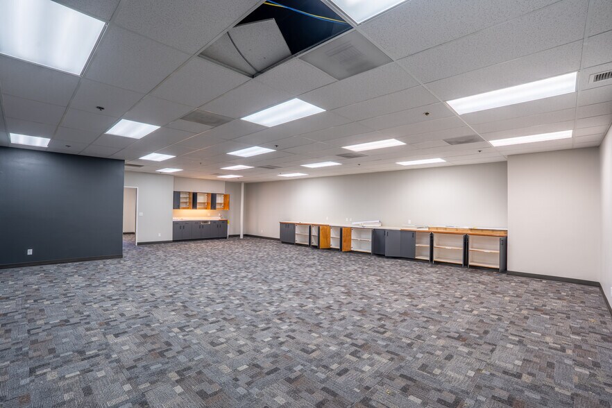 More Photos Of 3403 W 7th Ave, Eugene Manufacturing For Lease