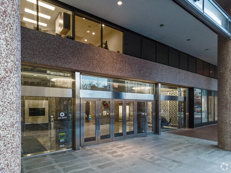 More Photos Of 1235 S Clark St, Arlington Office For Lease