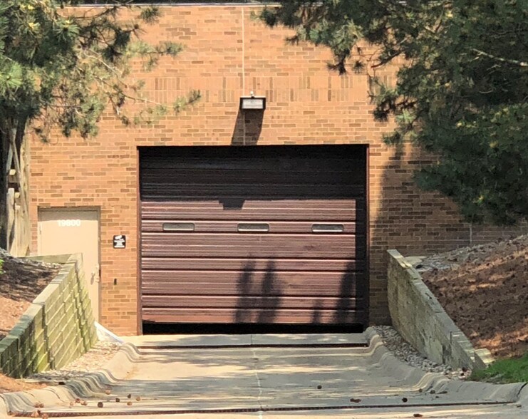 More Photos Of 19700-19800 Hall Rd, Clinton Township Office For Sale