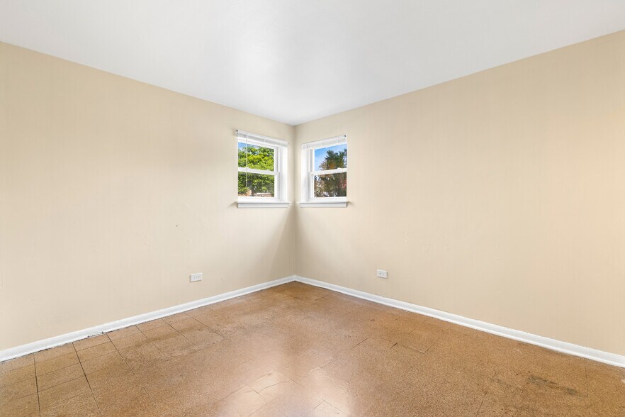 More Photos Of 3631 147th St, Midlothian Apartments For Sale