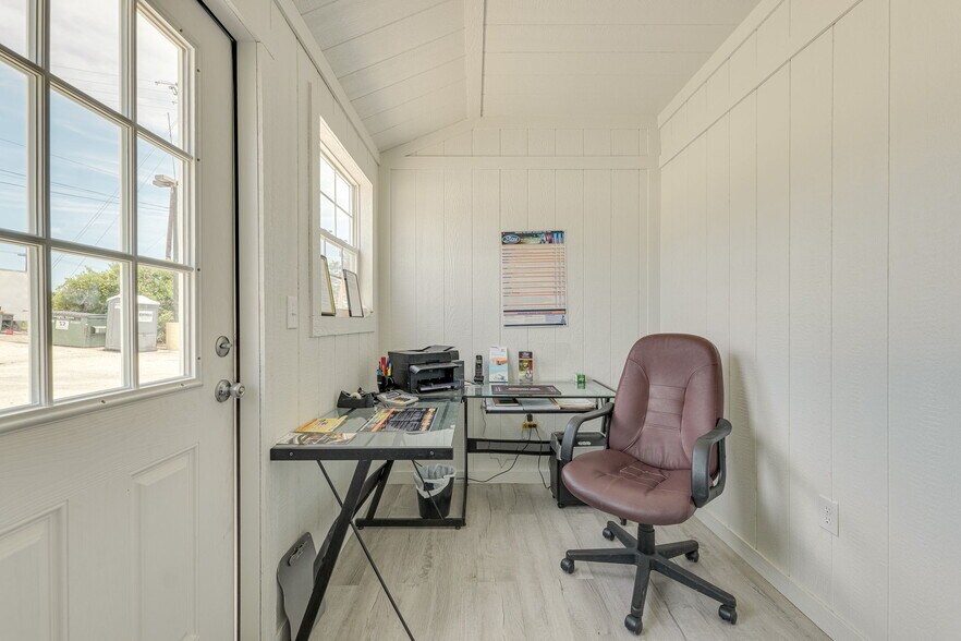 More Photos Of 21601 State Highway 71 W, Spicewood Land For Lease