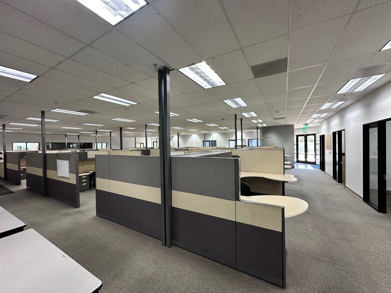 More Photos Of 930-932 Hamlin Ct, Sunnyvale Research And Development For Lease