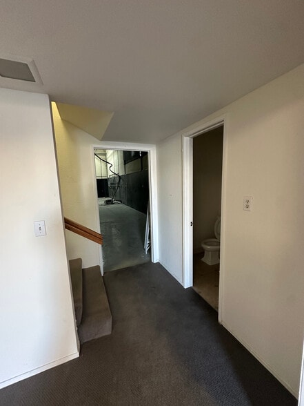 More Photos Of 711 W 17th St, Costa Mesa Warehouse For Sale