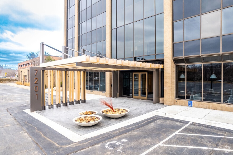 More Photos Of 7201 Metro Blvd, Edina Office For Lease